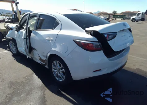 2017 Toyota Yaris Ia z USA, uszkodzony, nr VIN 3MYDLBYV1HY155678